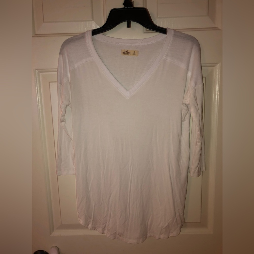 Hollister V-neck Top size small elbow length sleeves - Picture 1 of 7